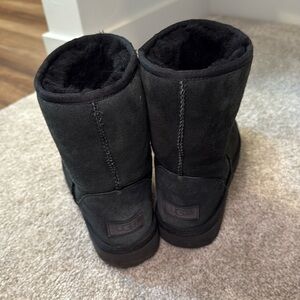 Classic short UGG boots black